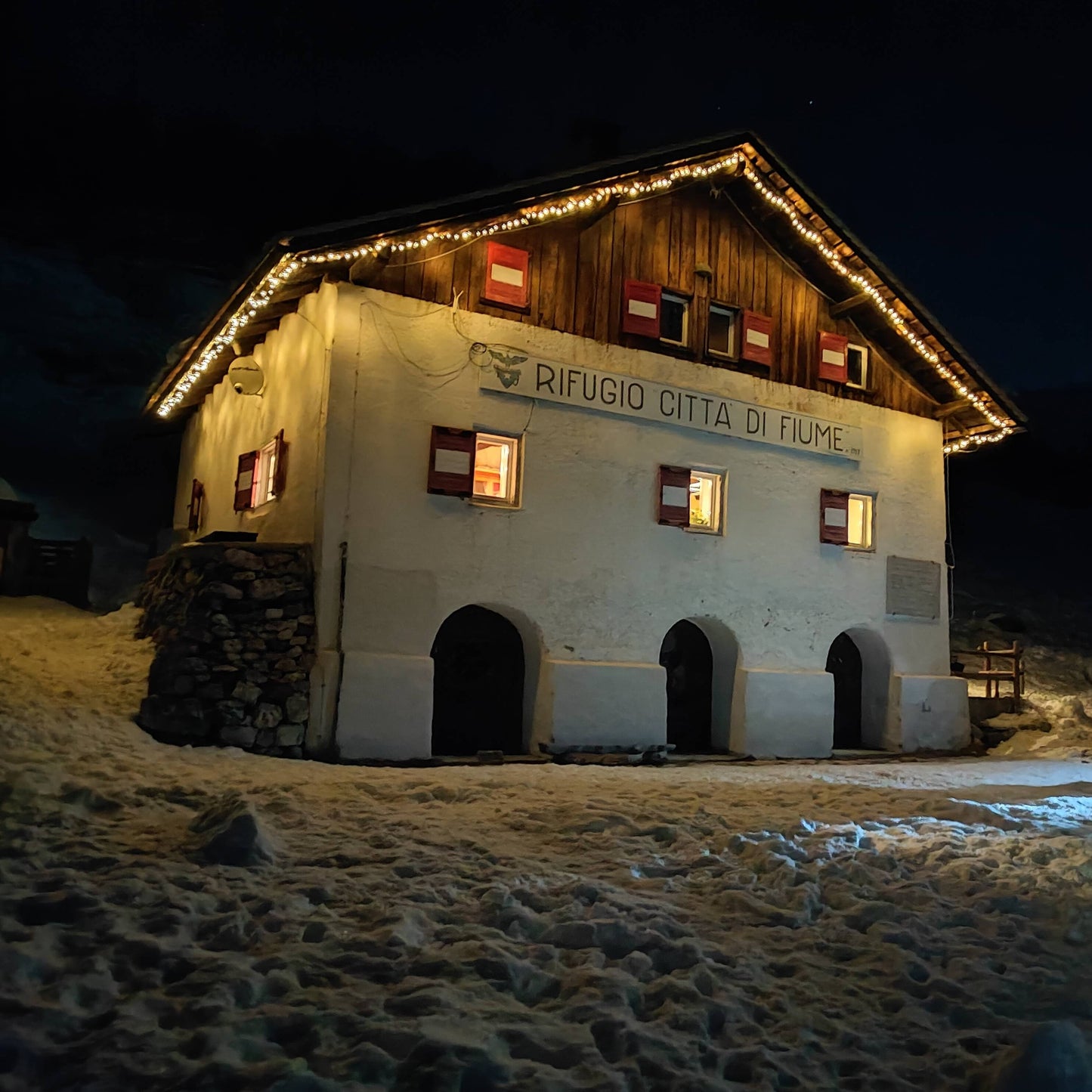 Ciaspolata notturna al rifugio Citta di Fiume con cena in rifugio - Cristiano Gregnanin Guida Alpina Certificata Dolomiti