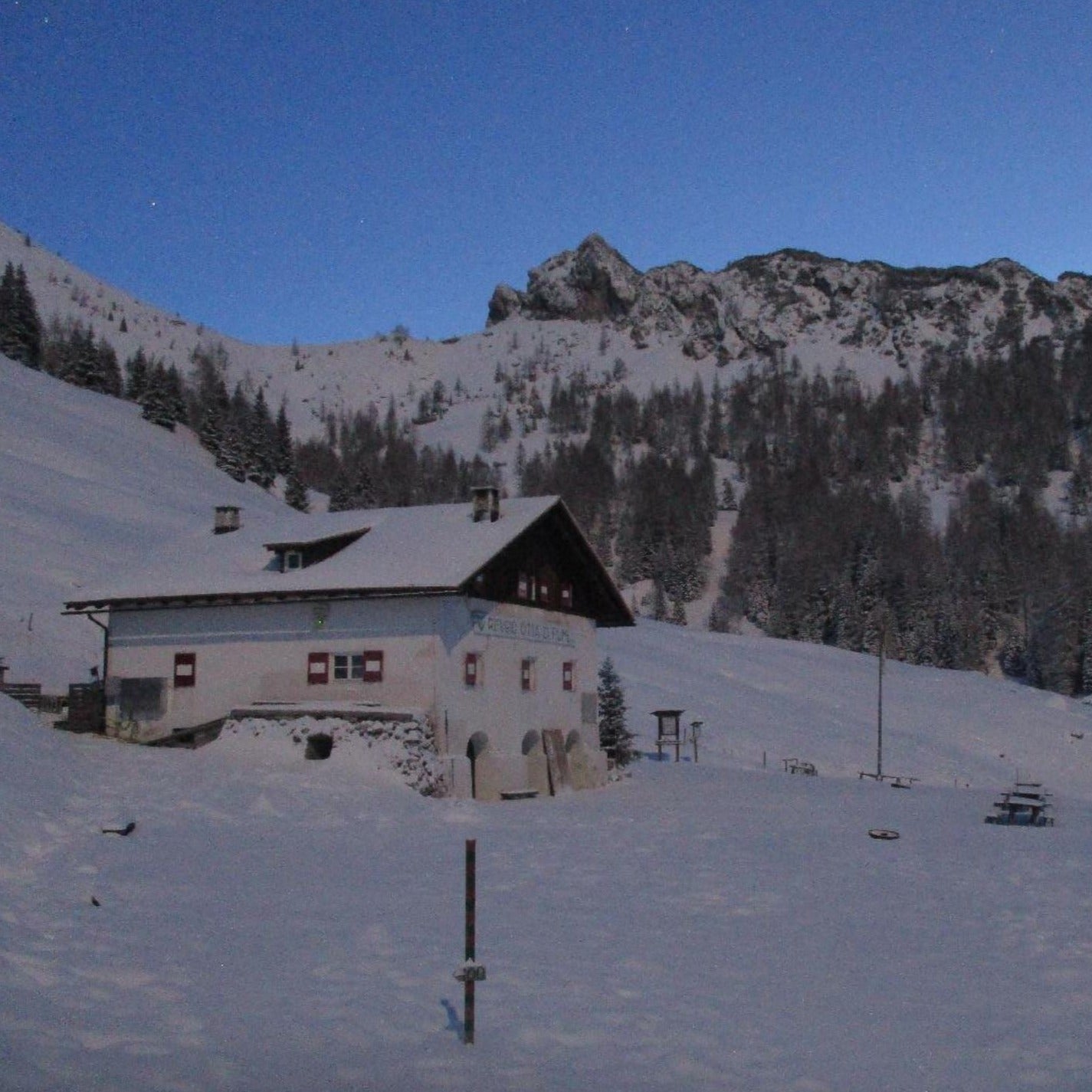 Ciaspolata notturna al rifugio Citta di Fiume con cena in rifugio - Cristiano Gregnanin Guida Alpina Certificata Dolomiti