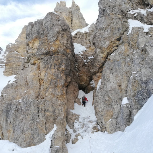 Salita di un vajo media difficoltà - Piccole Dolomiti - Cristiano Gregnanin Guida Alpina Certificata Dolomiti
