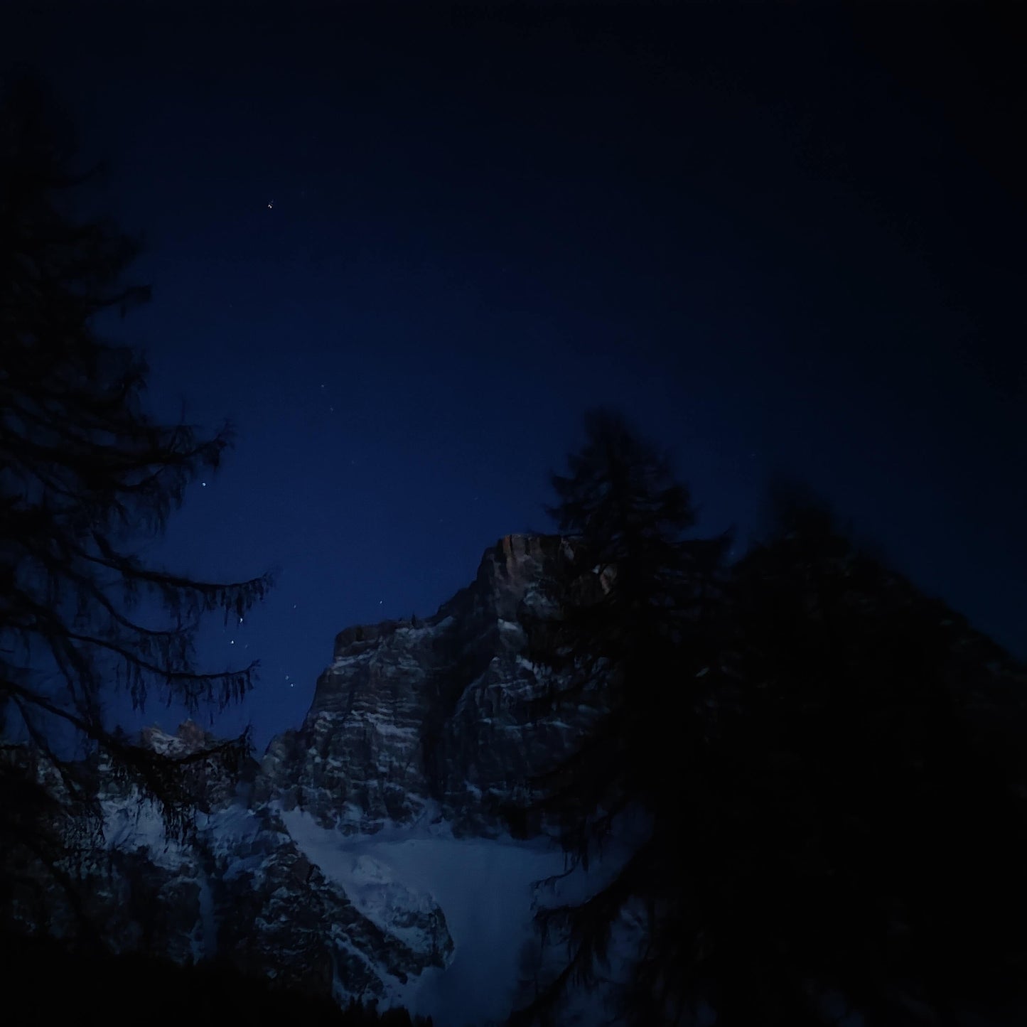 Ciaspolata notturna al rifugio Citta di Fiume con cena in rifugio - laguidalpina.it - Guida Alpina Cristiano Gregnanin