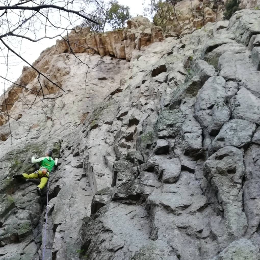 Mezza giornata di scalata multipitch a Rocca pendice