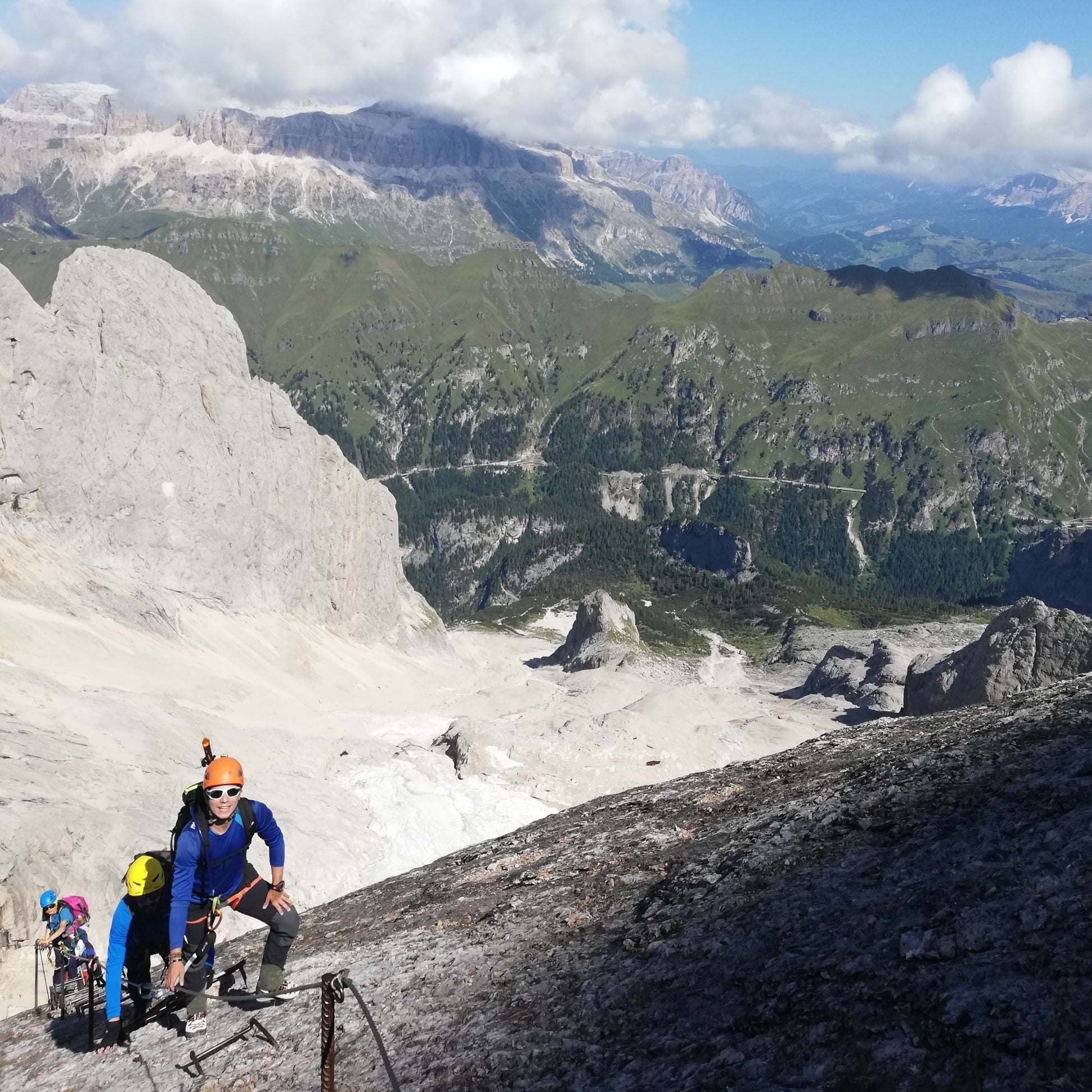 Ferrata Marmolada Cresta Ovest - Pernotto in cima - laguidalpina.it - Guida Alpina Cristiano Gregnanin